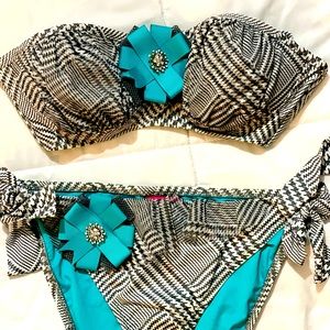 NWOT Betsy Johnson-Duchess Bandeau Bikini.